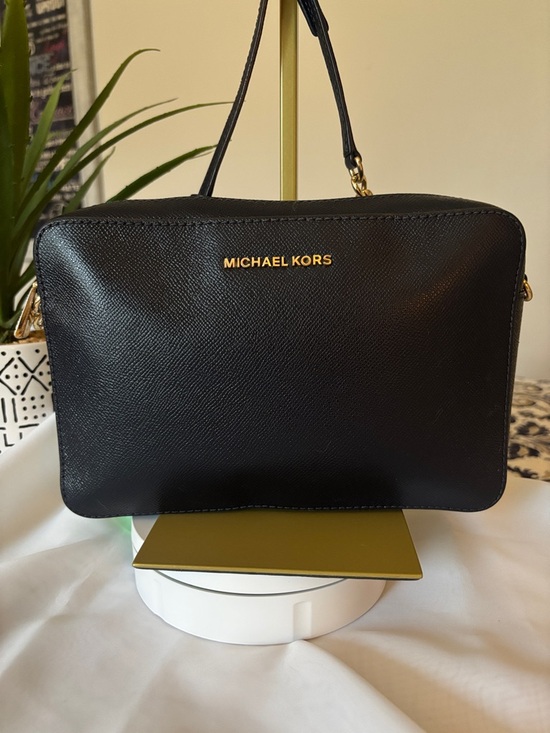 Michael Kors Handbags - Michael Kors Jet Set Large Saffiano Leather Crossbody Bag
